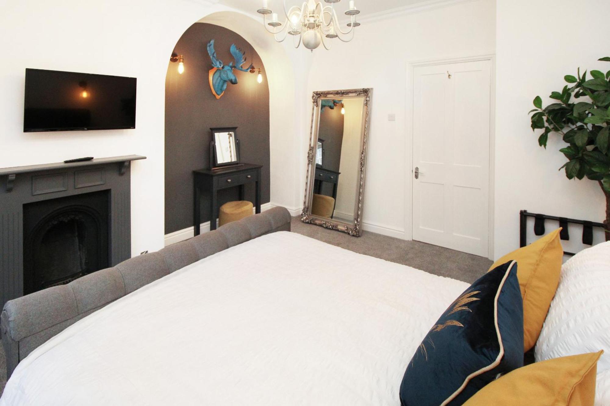 Chester City Centre Town House Exterior photo